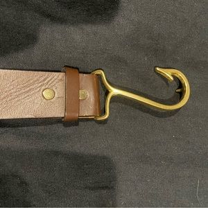 Vineyard vines wale hook brown leather belt